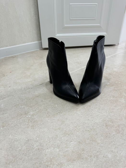 Ботинка модная, кожа