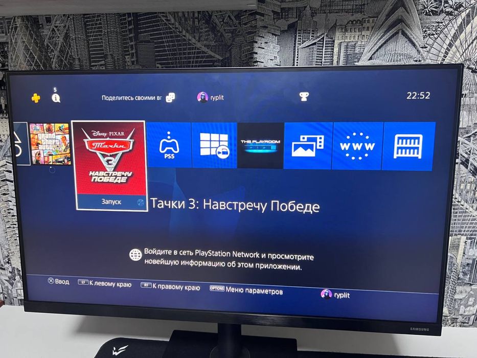 Продам PlayStation 4