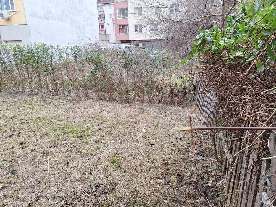 Косене на трева почистване на терени подрязване на жив плет и поддръжк