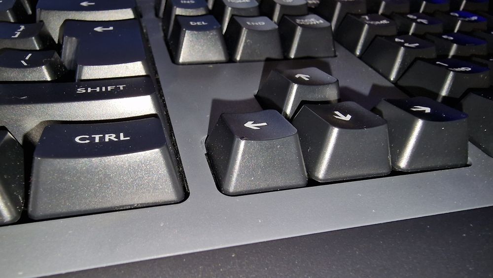 Продавам геймърска клавиатура Logitech G613