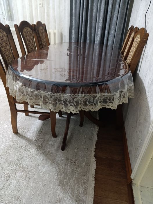 Продам стол в отличном состоянии.