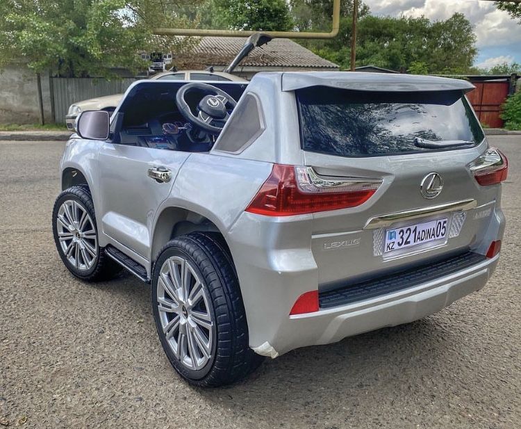 продам детскую машинку электромобиль