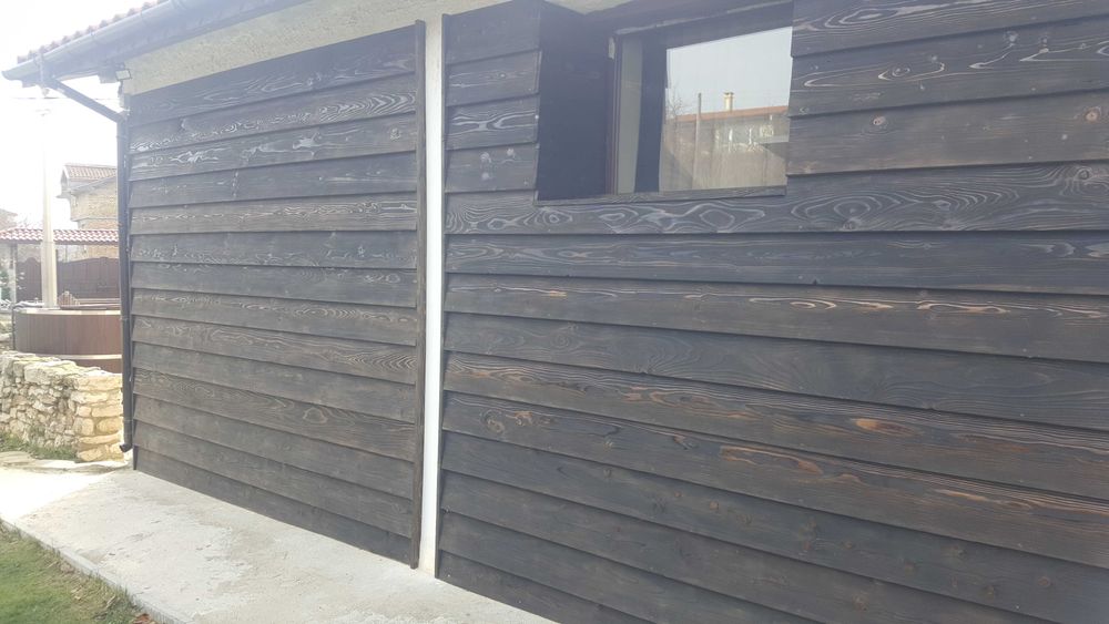 Изработвам дървени парапети, огради, порти, облицовки, декорация