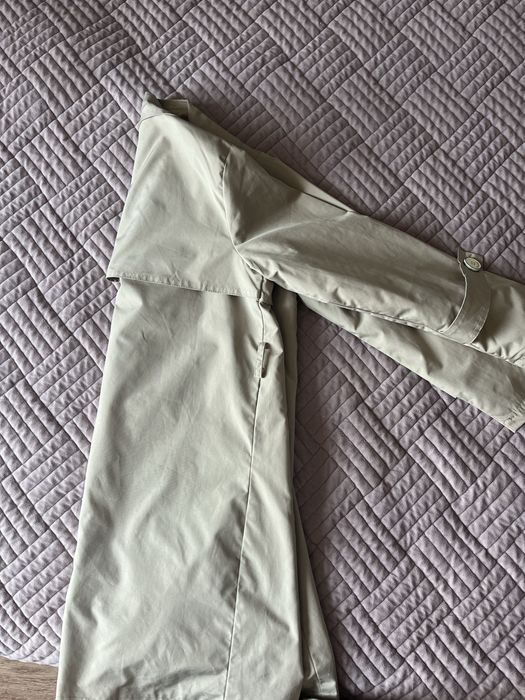 Пррдам плащ и зимнюю куртку на девочку