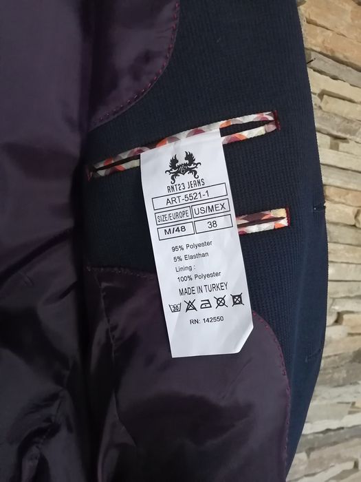 Продавам мъжки сака, цвят тъмно синьо, размер М