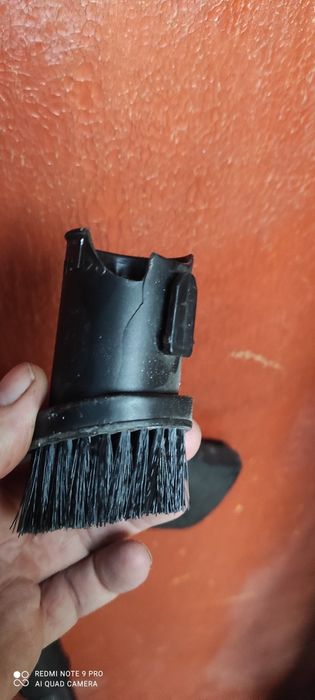 Щетки от пылесоса.