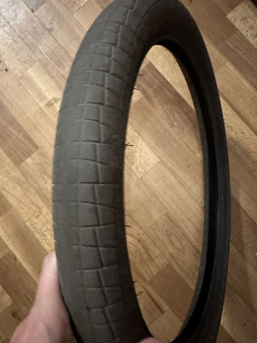 Шина на велосипед BMX