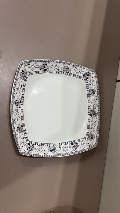 Продается тарелки новые