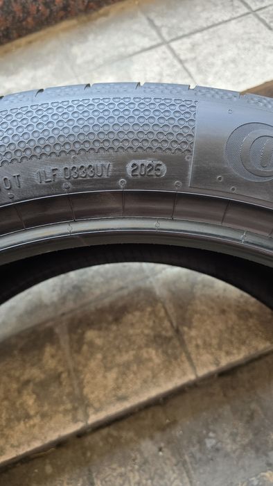 275/45/R22 Continental