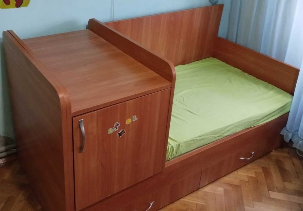 Детско легло  и бебешка кошара