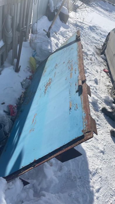 Продам железную дверь с рамкой