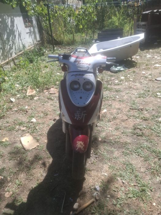 Vând scuter kimco 50 cc de piese