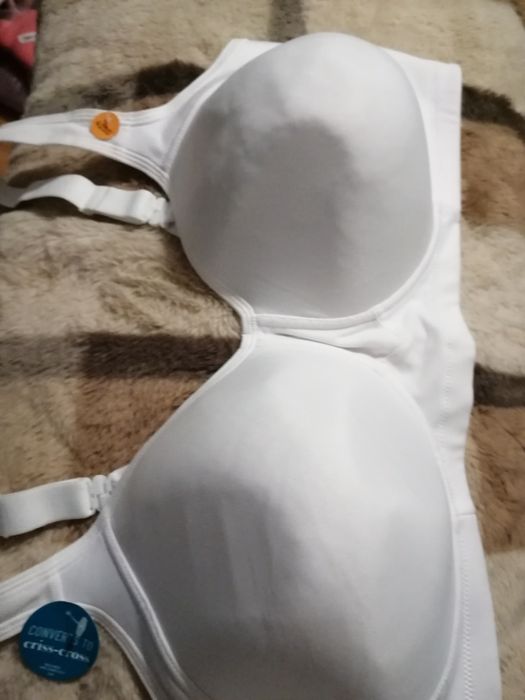 Sutien marimea 42 DD culoare alb nou
