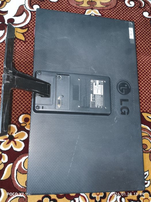 Продается есть LG 19дюйм без блок питания только монитор