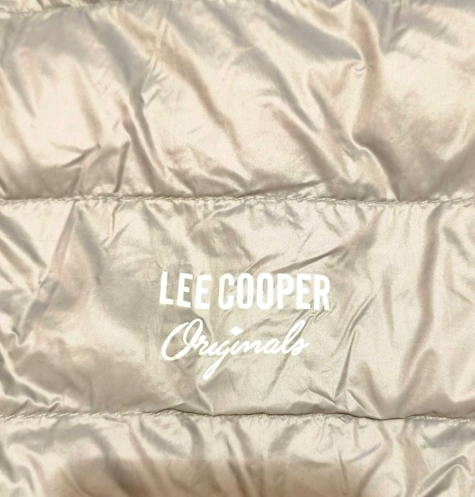 Jachetă ușoară argintie, tip puffer, de la Lee Cooper Originals.