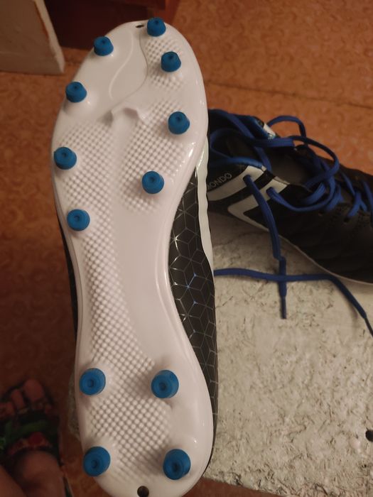 Бутсы футбольные