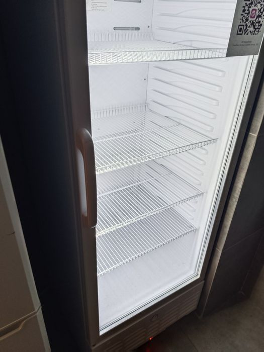 Продам холодильник со стеклянной витриной