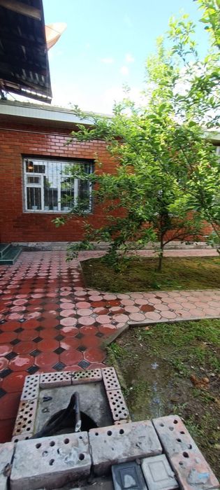 Сдается в долгосрочную аренду просторный 6-комнатный дом на участке