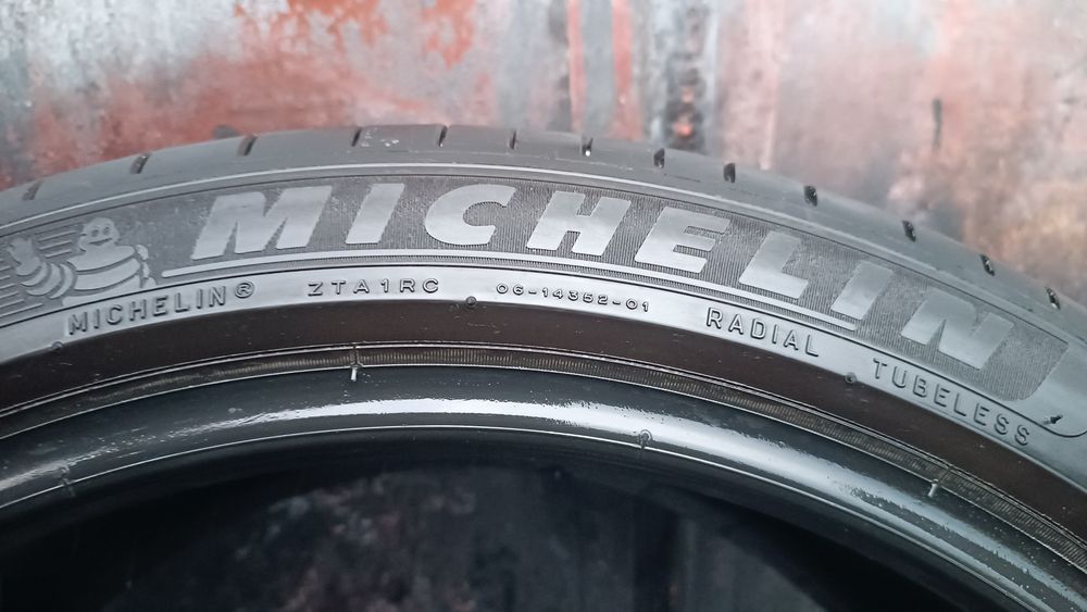 235/40/19 Michelin