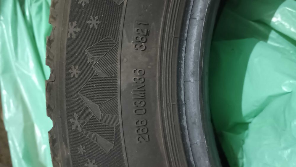 2 Anvelope iarna 205/60/16 DEBICA