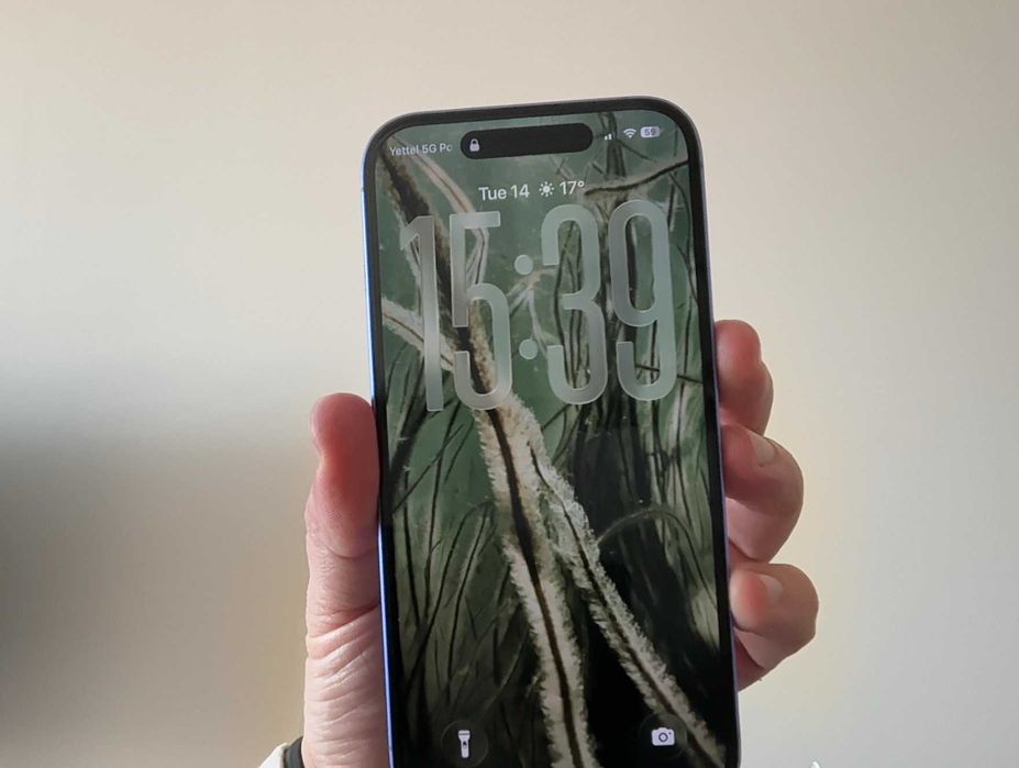 iPhone 16 128GB Ultramarine 99% батерия в гаранция
