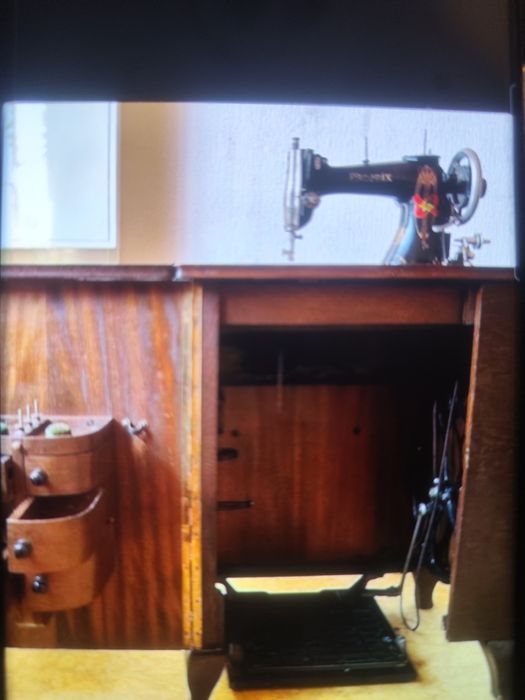 Mașină de cusut Phoenix