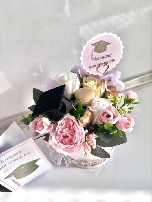 Комбинирани букети  + подарък картичка