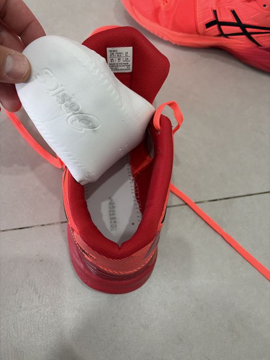 Продам Кроссовки Asics б/у