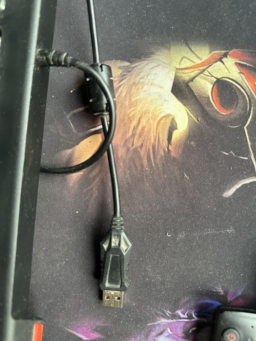 Продавам механична клавиатура с подсветки