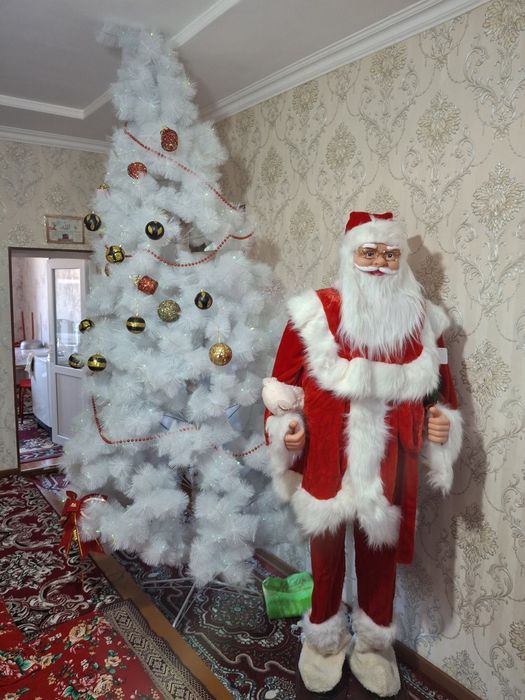 Ëлка менен Аяз ата сатылады