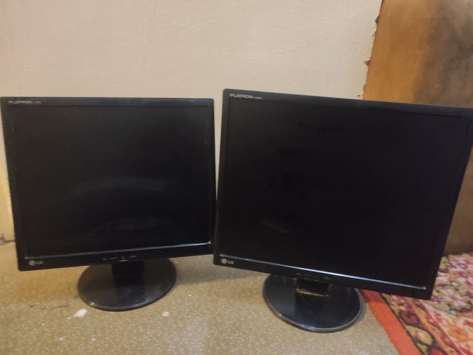 Продам 2 экрана бу одним лотом . Экраны робочие