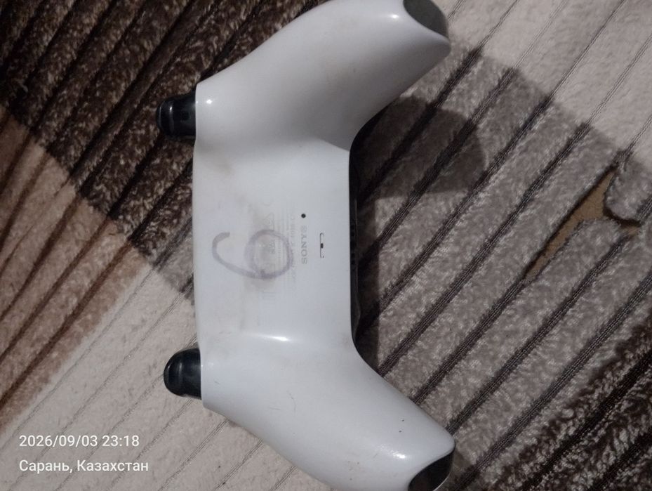 Продам оригинальный джостик от PS5