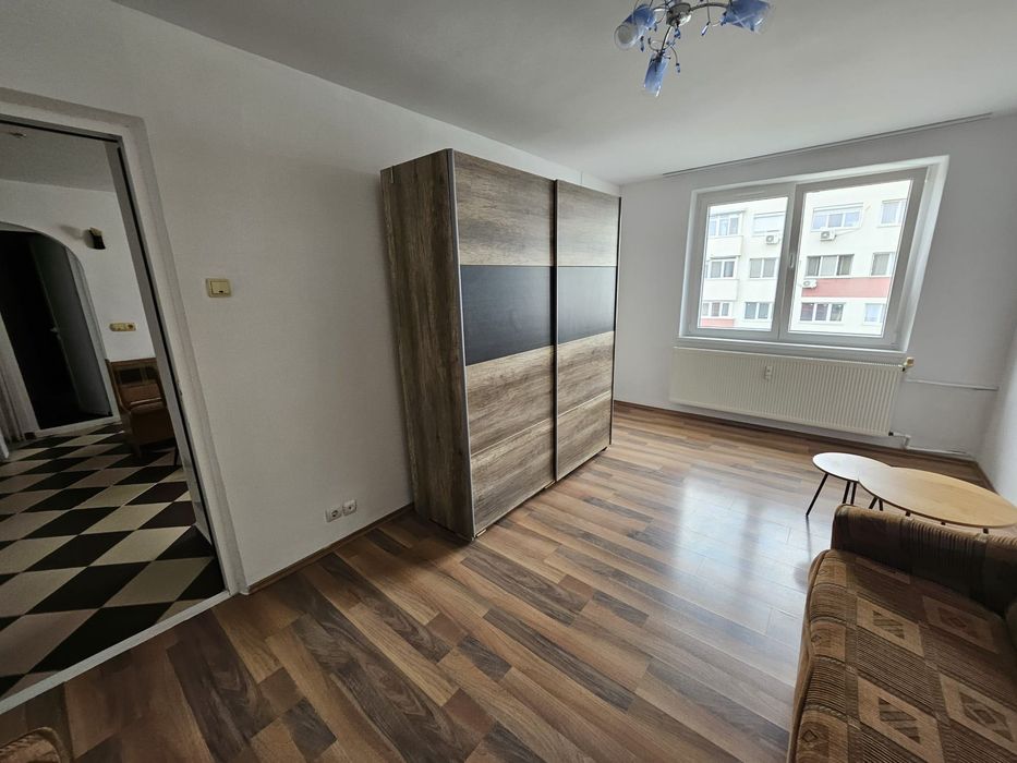 Închiriez apartament