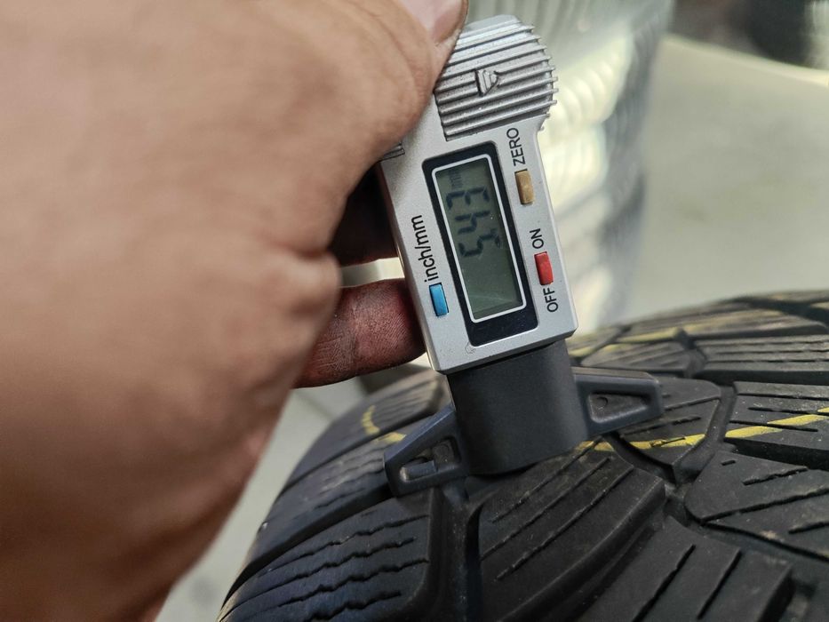 2бр.зимни гуми 235/55/17 Fulda