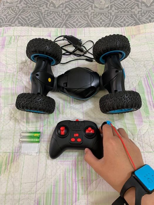 Продам машинку на радиоуправлении