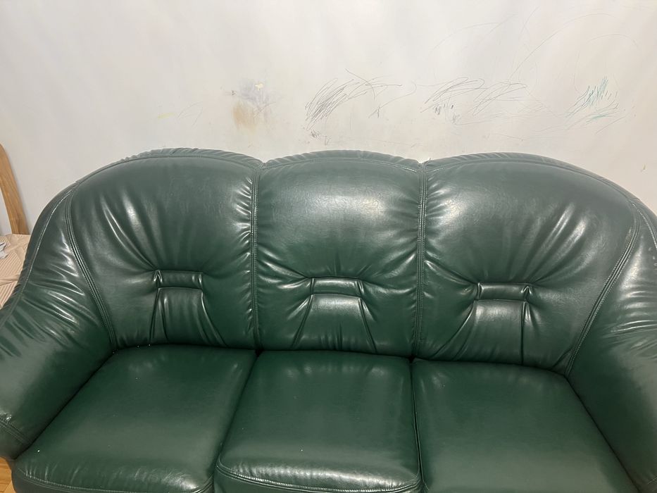 Продам Кожаный диван