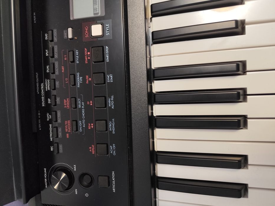 Claviatura electronică yamaha psr e383 nou  nouță