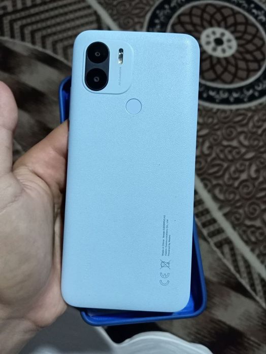 Redmi A 02 xolati yaxshi hech qayeri almashmagan stiklo ekran joyida