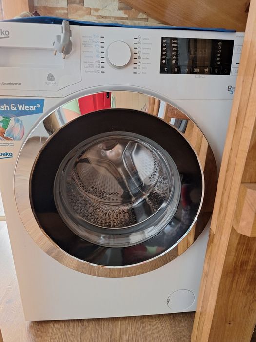 Mașină de spălat cu uscător inclus,marca Beko