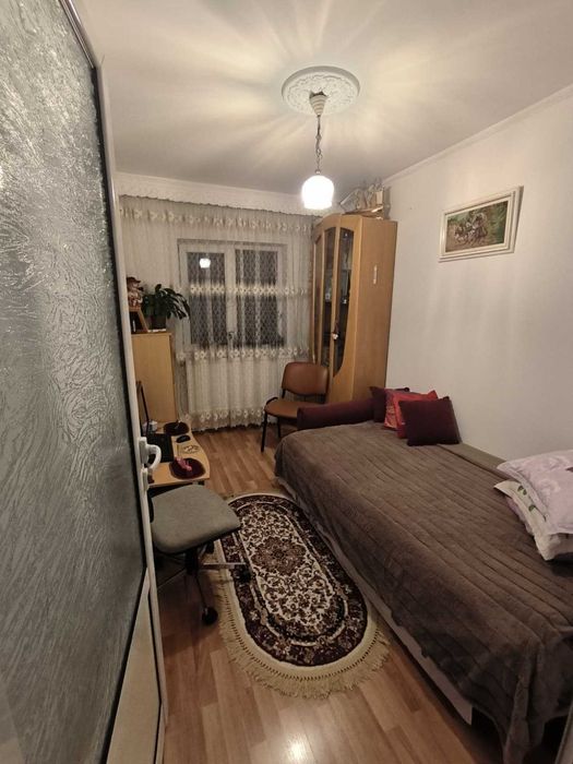 Apartament 3 camere decomandat cu doua balcoane- Campulung, Grui