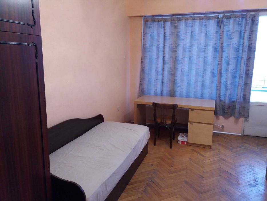 Дава се под наем Тристаен апартамент в Велико Търново, Център - 82 кв.м за 76.5 € - Снимка #3