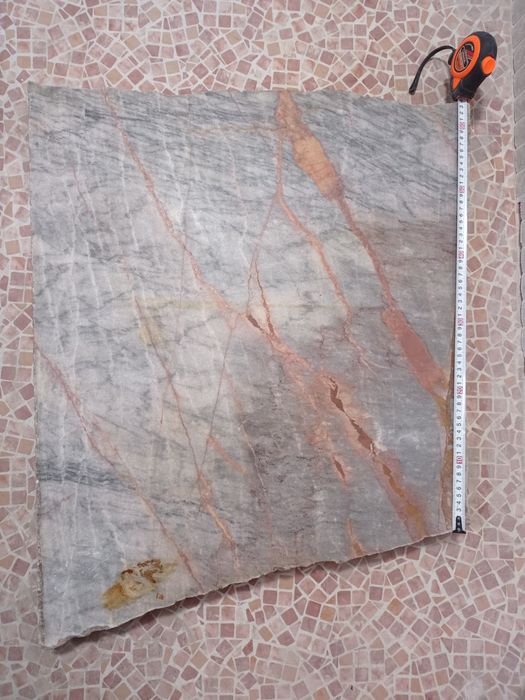 Мраморный камень