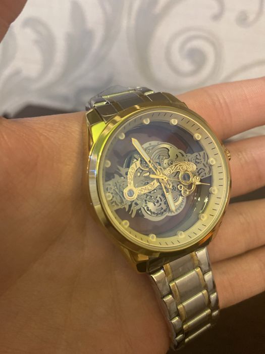 Продаю часы новые