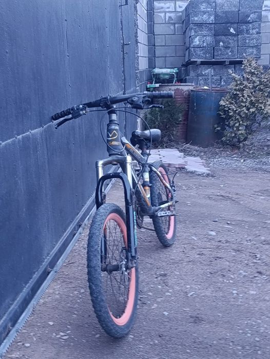 Продам  срочно велосипед ничё ненада делать