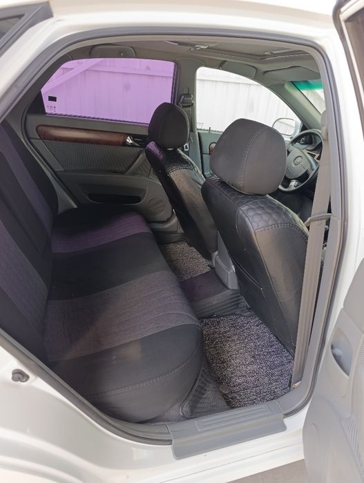 Лаcетти 1.8  3 позиция автомат каробка