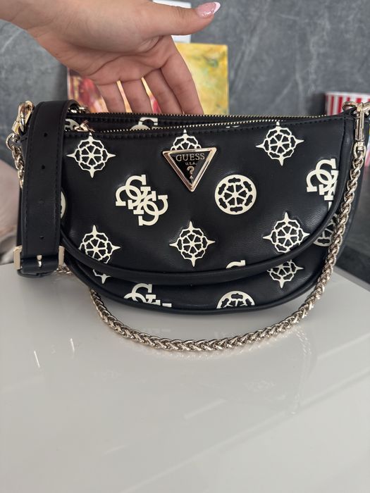 Чанта GUESS нова