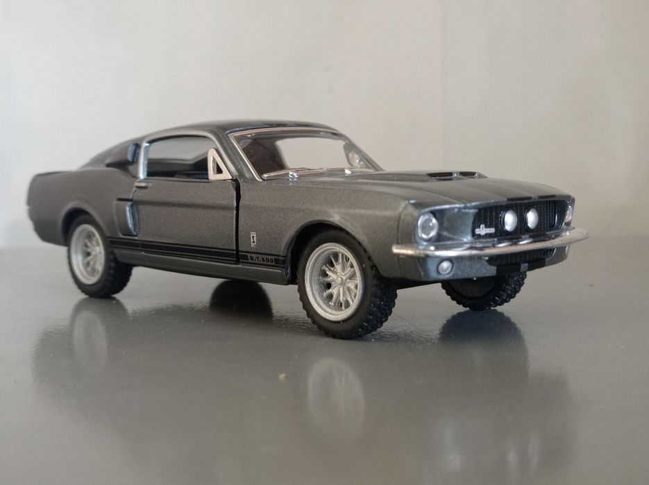 Коллекционная модель Ford Shelby, масштаб 1:36