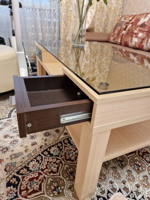 Продам стол журнальный