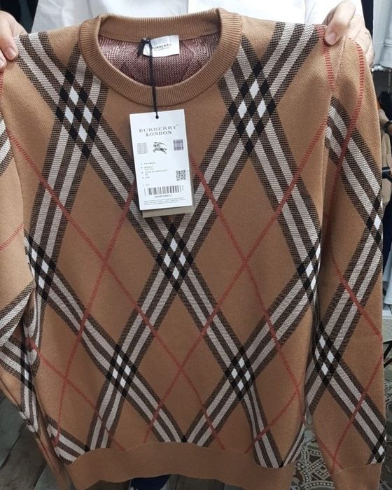 Pulovar Burbbery super model import Italia, saculet, etichetă