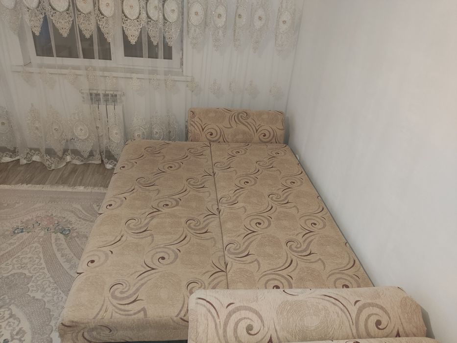 Диван  б/у срочно продам , самовывоз!